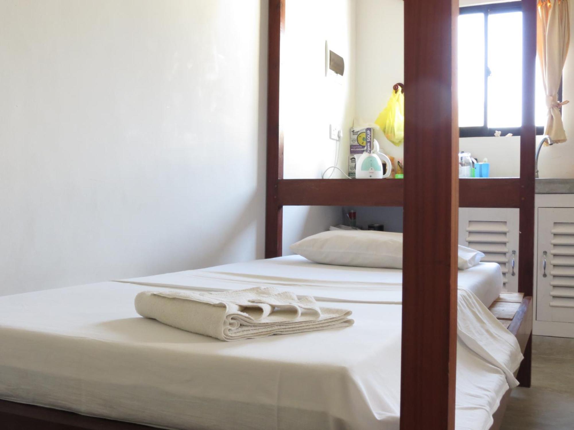 Mountain Wave Hotel And Surfshop Hikkaduwa Zimmer foto