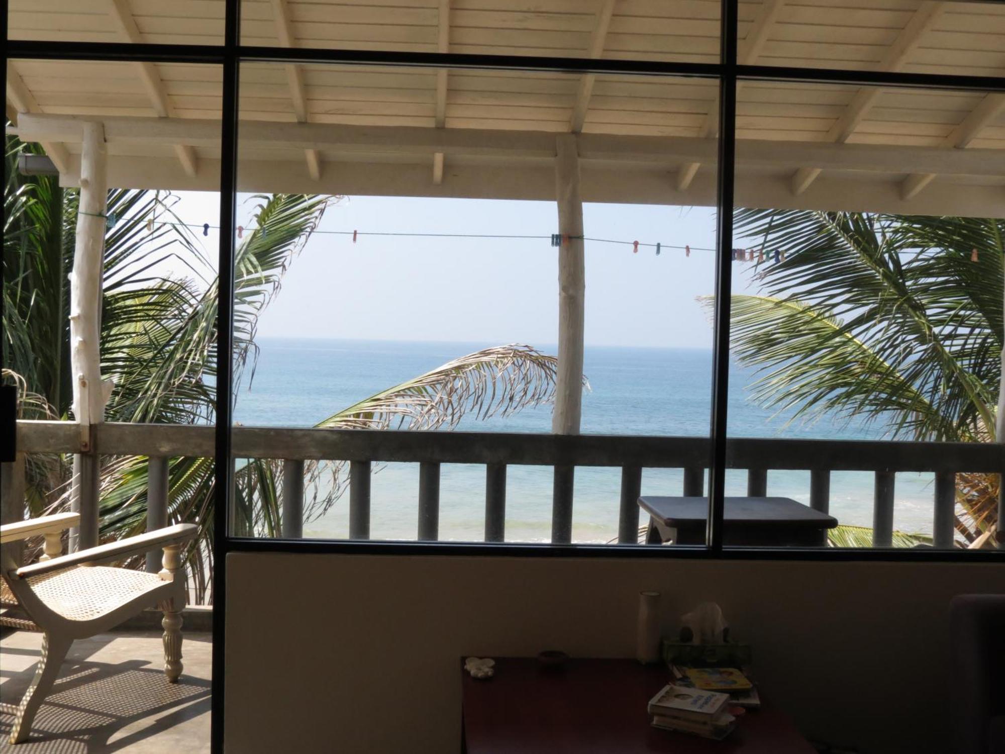 Mountain Wave Hotel And Surfshop Hikkaduwa Zimmer foto