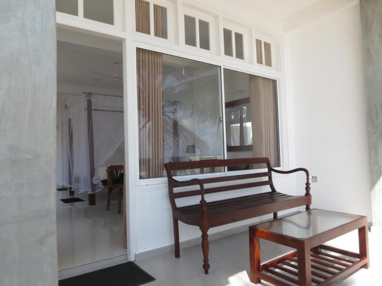 Mountain Wave Hotel And Surfshop Hikkaduwa Exterior foto