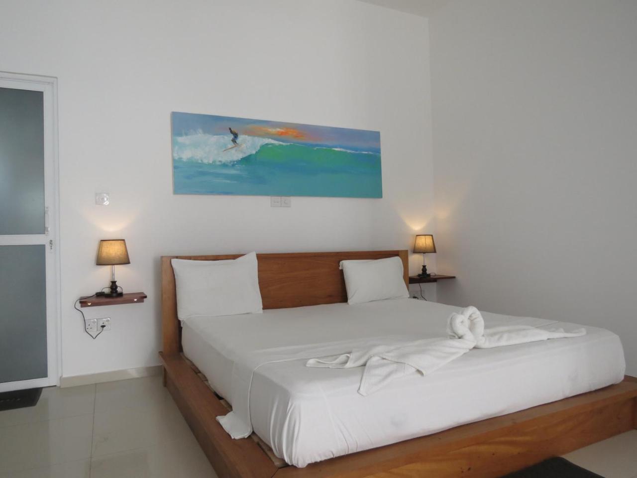 Mountain Wave Hotel And Surfshop Hikkaduwa Exterior foto