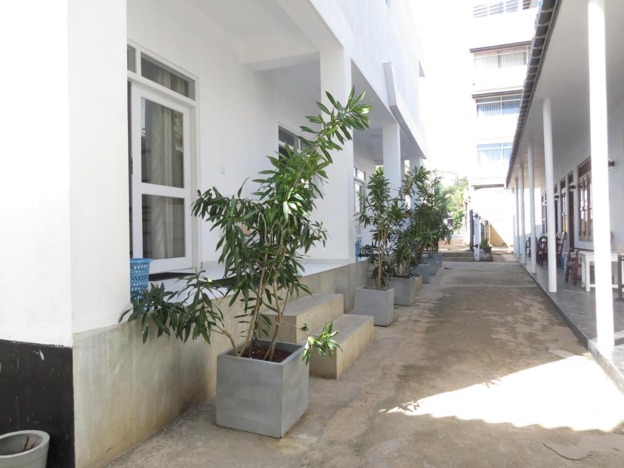 Mountain Wave Hotel And Surfshop Hikkaduwa Exterior foto